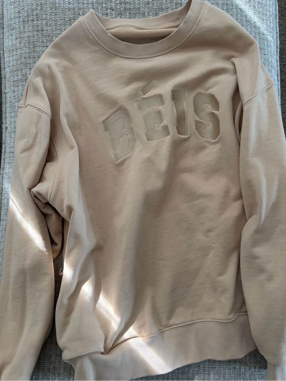 Beis Sweatshirt, Beige, NWT, medium